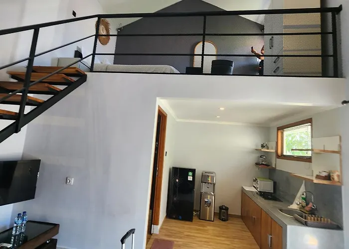 Loft Mezannine Sutji Lliving アパート *