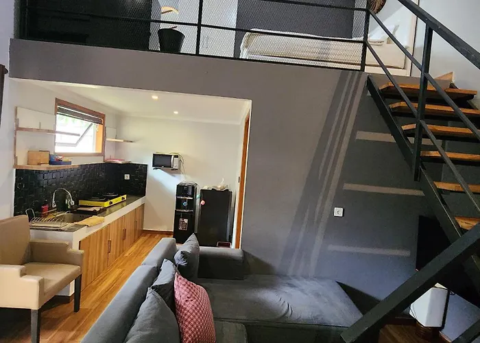 Loft Mezannine Sutji Lliving *