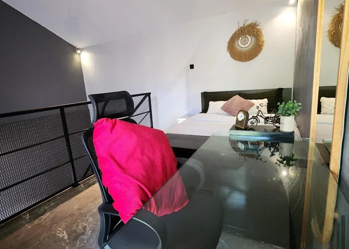 Loft Mezannine Sutji Lliving アパート