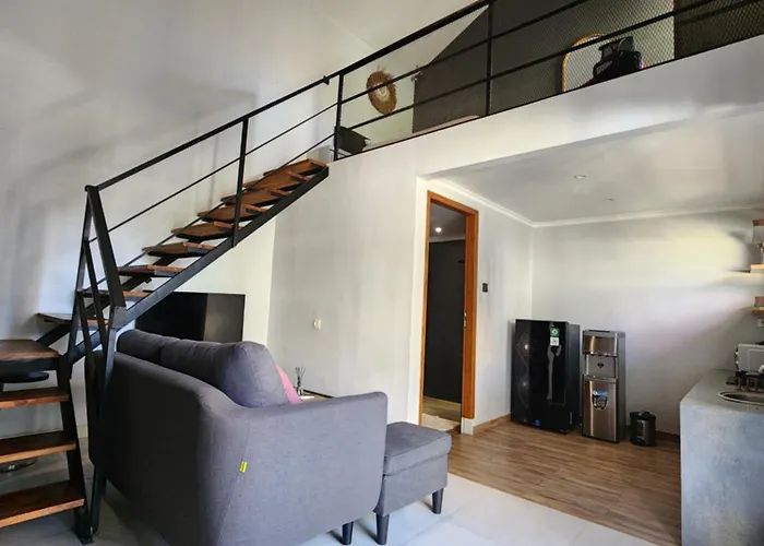 Loft Mezannine Sutji Lliving アパート